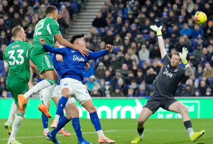 查奧頭槌破網助纽卡素領先4:0