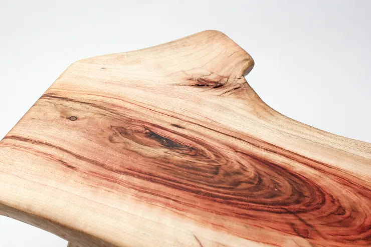 自然紋路展放出歲月積累的美