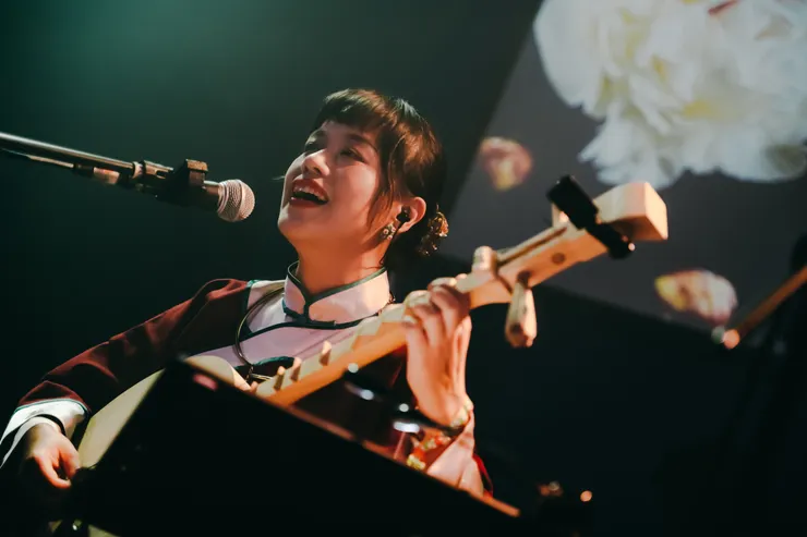 裝咖人在「2024大港開唱」演出特別邀請「月琴歌姬」張雅淳共同合作，在原本的歌曲中加入月琴編曲。（圖／裝咖人 提供）