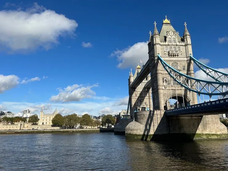 終於親眼看見倫敦塔橋 Tower Bridge