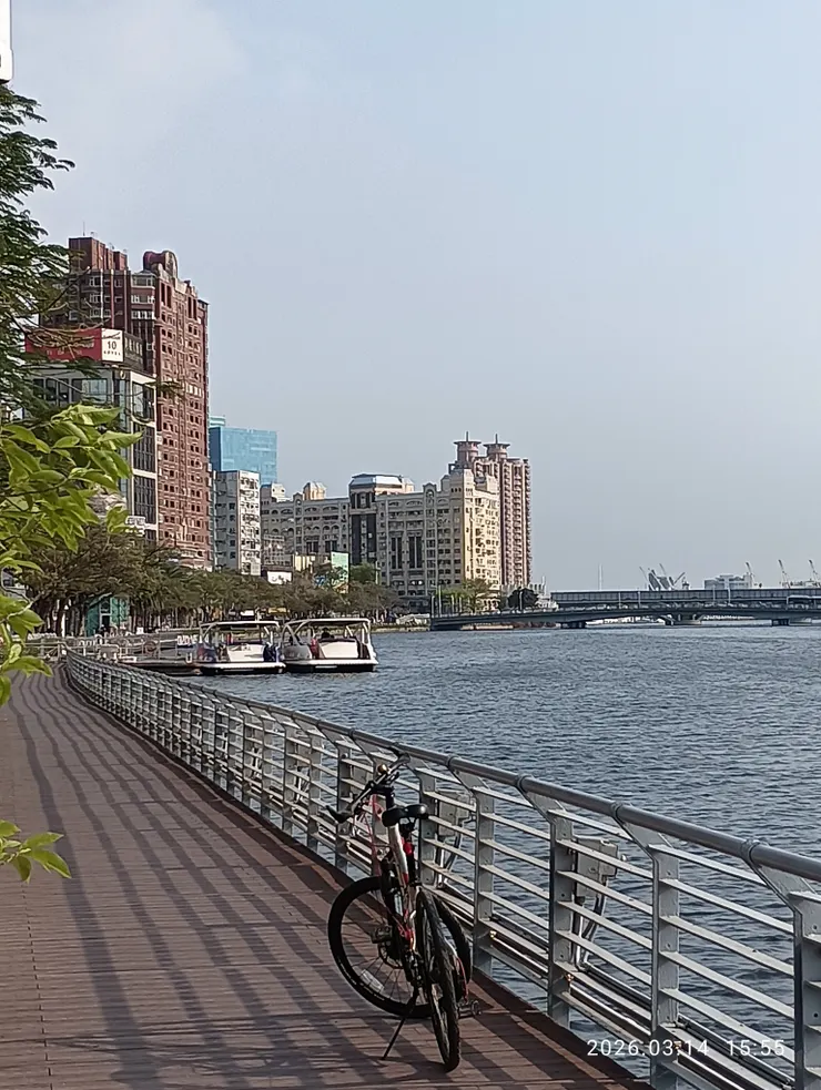 舊憶信步愛河流