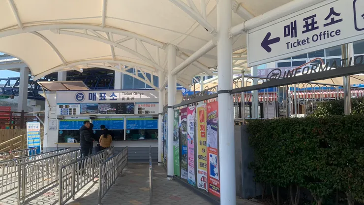 平日下午搭乘纜車的人三三兩兩，整個旅遊品質很不錯。