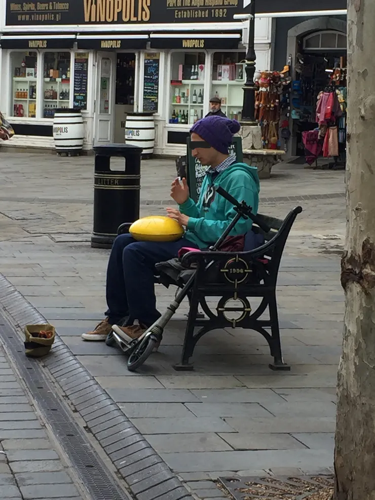 直布羅陀街頭藝人演奏天鼓