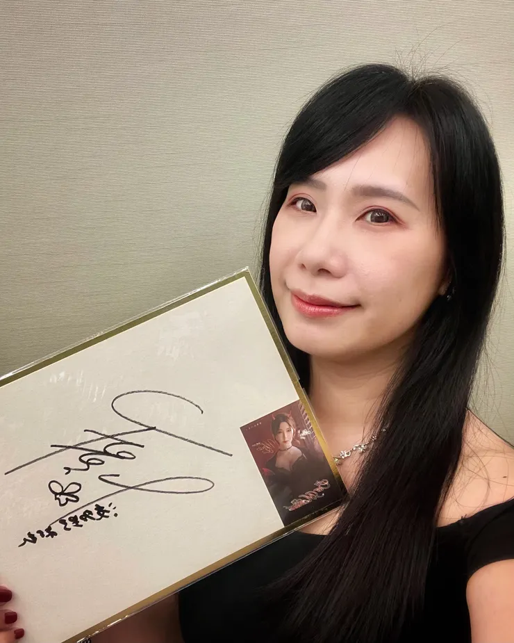 還可以獲得一張簽名板