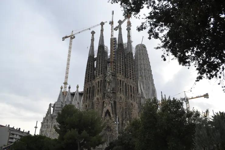 隨著每位訪客造訪的時間不同,看到的聖家堂風貌也截然不同,像是親身參與了一部養成實境秀一樣,令人著迷。