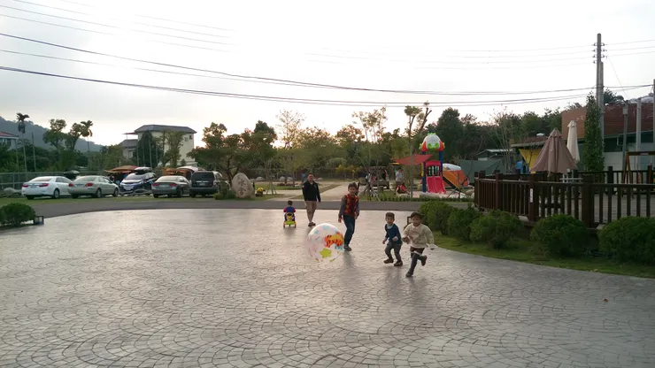 園區很大,停車方便