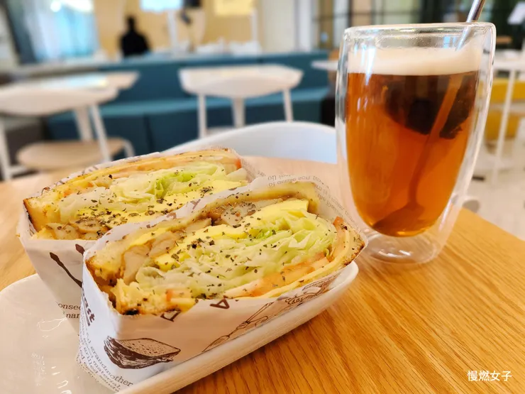 在 Sky Cofi 共享咖啡館的餐點，營養美味且節省外出用餐的時間