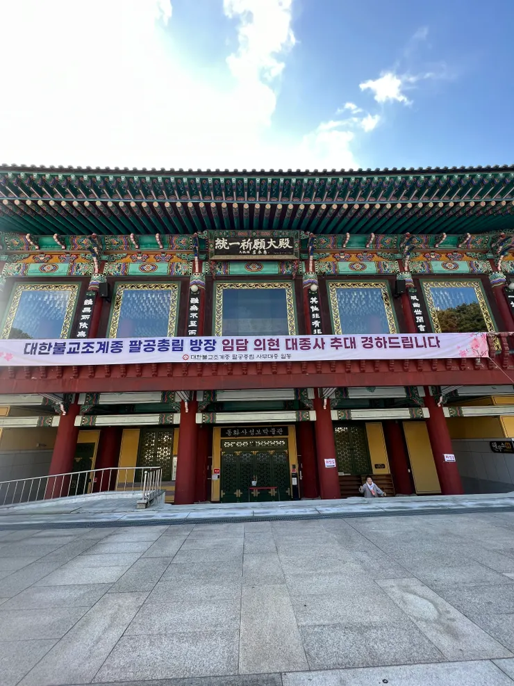 統一祈願大殿,樓下有洗手間