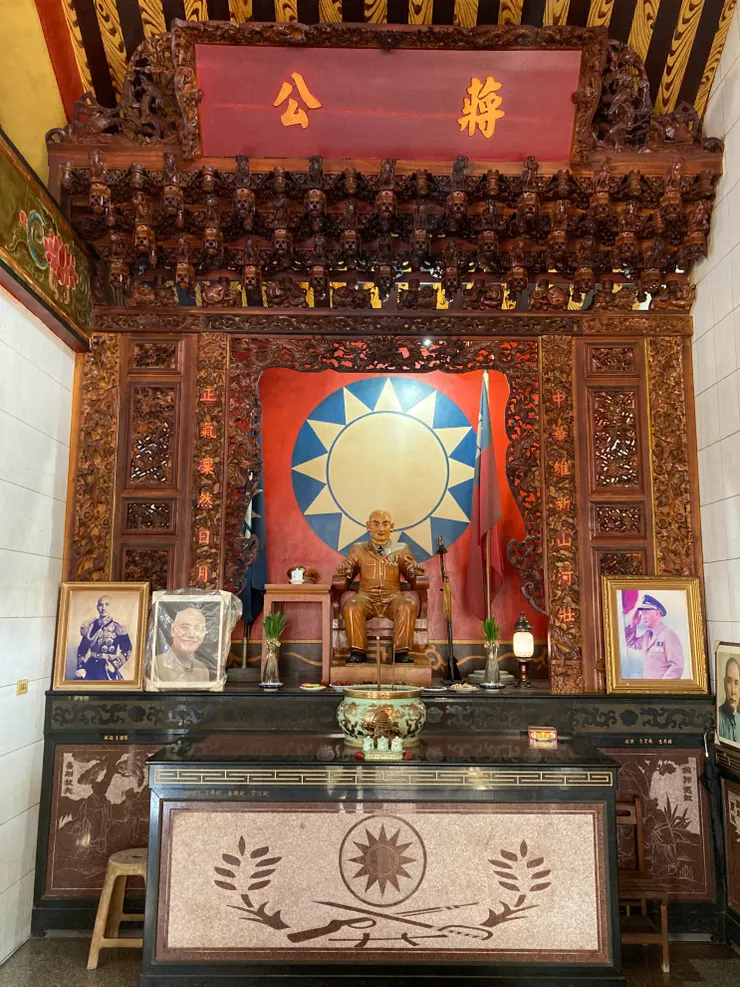 雖然仍祀奉蔣公，但主神已改為觀世音