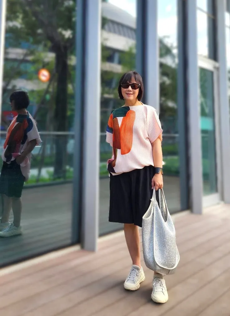 上衣的顏色感覺是秋彩