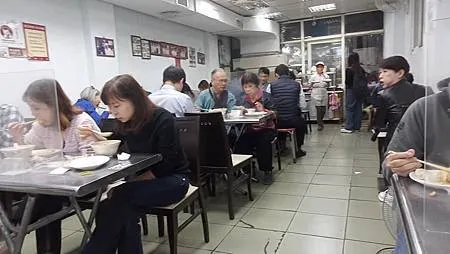 [台北美食]鄉民支持與社會名人加持的阿娥水餃，熱門人氣、札實