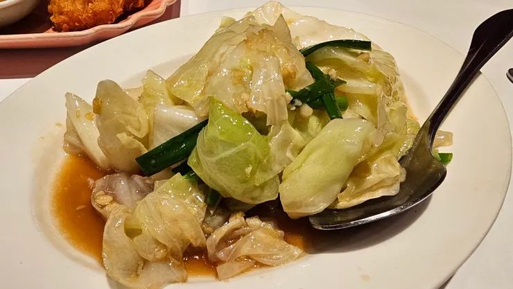 炒高麗菜!每次都吃炒空心菜也不是辦法!