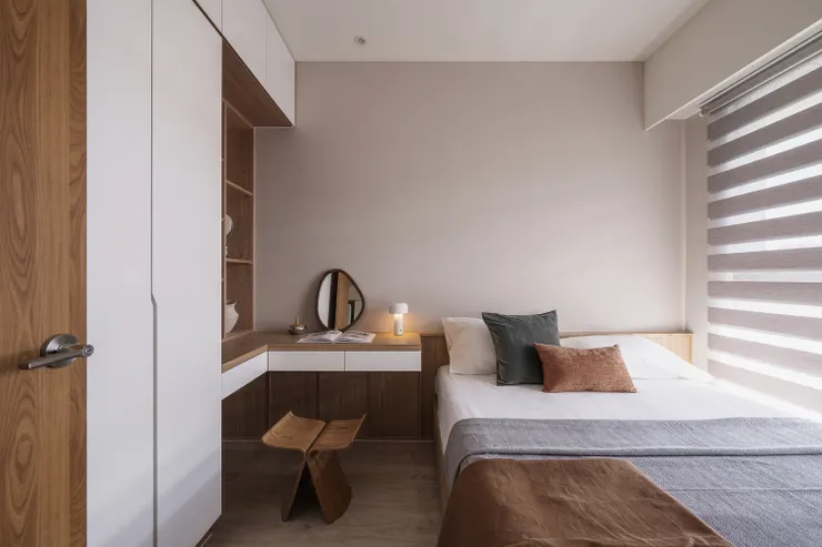 精確的家具比例配置，讓小主臥也能擁有豪宅般的舒適感。