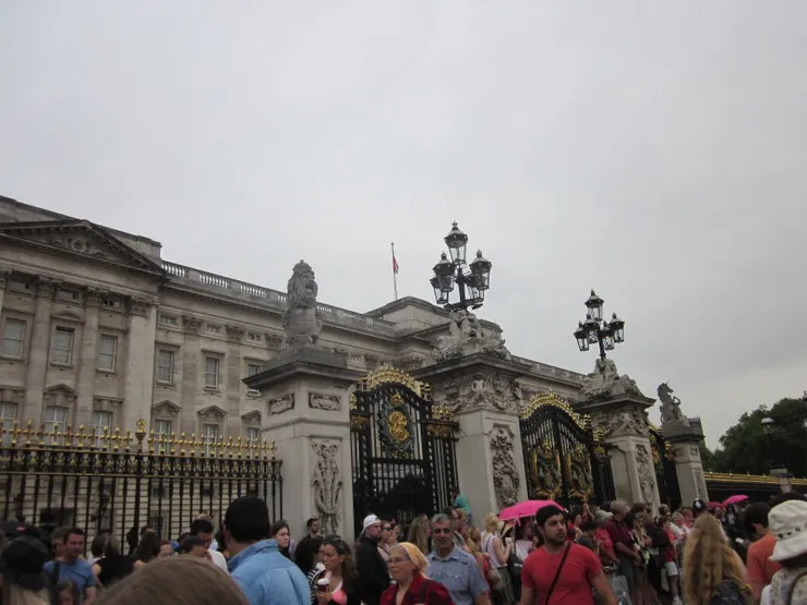 等待閱兵的觀光人潮