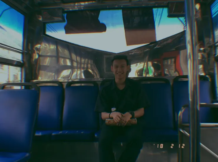 一次在泰國搭公車的經驗，讓他至今仍印象深刻。（照片提供/ J）