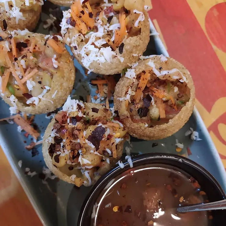 這是當地傳統美食 bu li 不論是餐廳 路邊攤 到處都可以看得到 