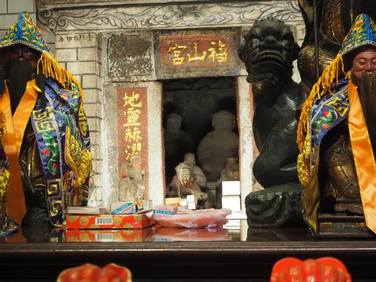 圖3-土地婆與其化妝品