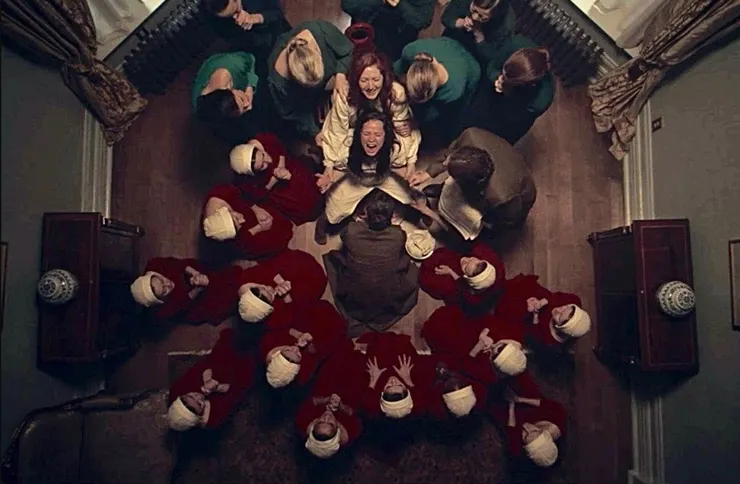 影集《使女的故事》中的生產儀式