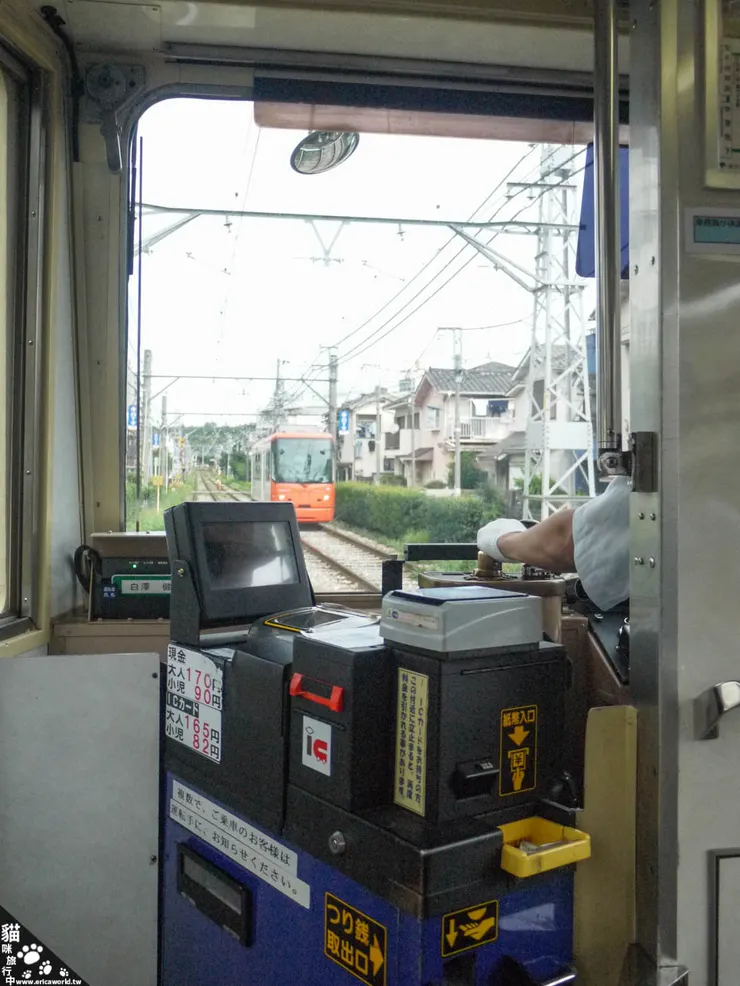 圖.就是那一台,可以換錢刷卡投幣,很多公車巴士也是用類似的機器!