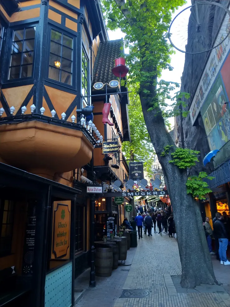 這塊餐飲區很好逛