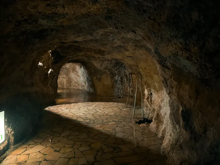 Cave Bath shot by Emma @ 07/2024.