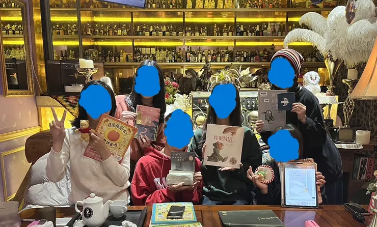 每個人選擇的故事/書本，以及換到的禮物