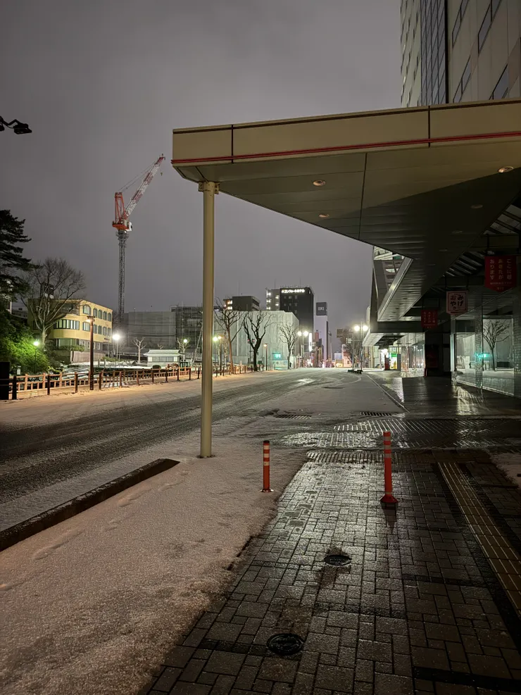 清晨，出發去JR站坐男鹿線的車。