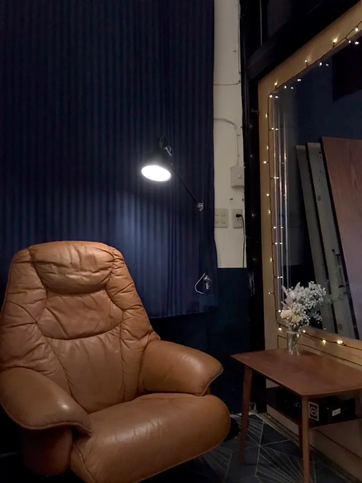 害預算爆掉的主人椅,卻為書店的風格做了最適切的定調。