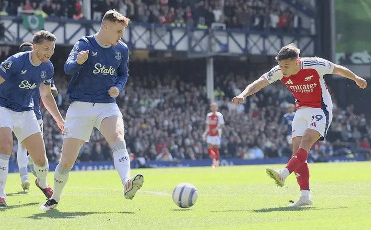 托沙特妙射破網助阿仙奴領先1:0