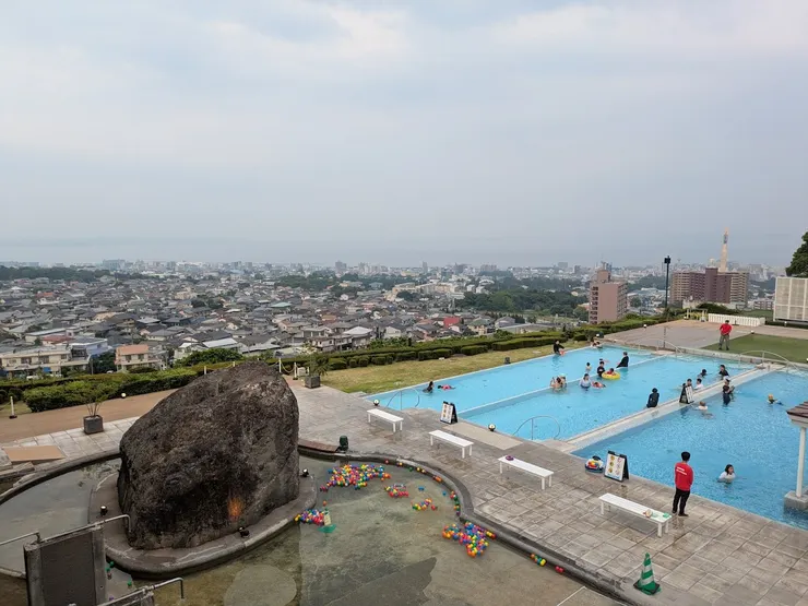 由於溫泉區無法拍攝,這是隔壁泳池區的景觀