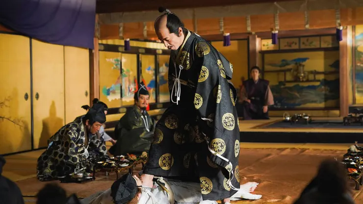 為怕外界(特別是家康)認為「魔王」威風不再,光秀自薦被信長虐打