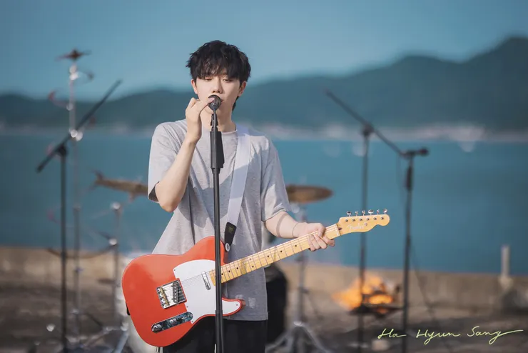 夏賢尚〈Burning Sunset〉MV 花絮照片。圖片來源：Hahyunsang Facebook