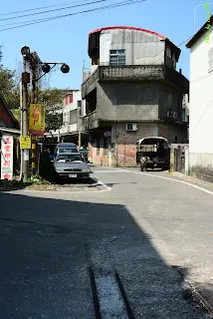 跨越長青街後進入小巷，並開始向南彎(溪湖へ)&nbsp;