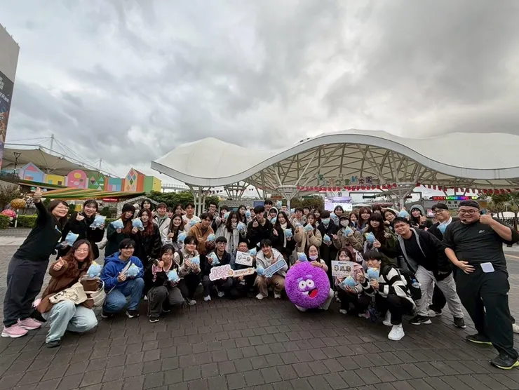 遊戲玩家參加2025 年 Popworld 蹦世界推出的實境遊戲《精靈樂園：看不見的世界》。圖/Popworld 蹦世界提供