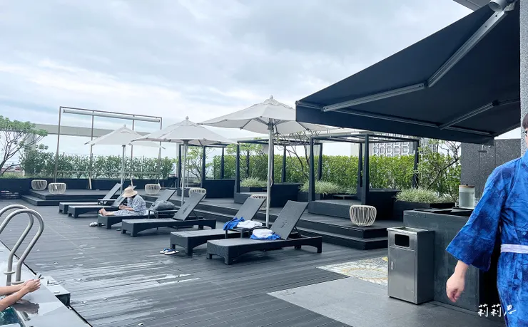 瀧月休憩區有躺椅和涼亭