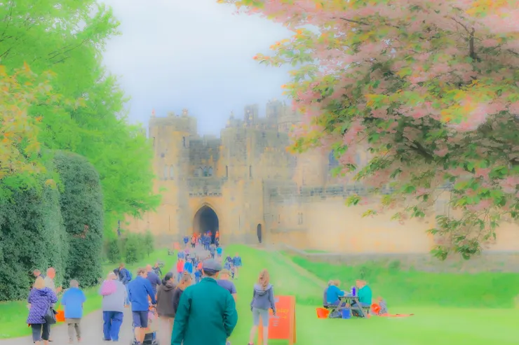 通往阿尼克城堡城門的通道一景