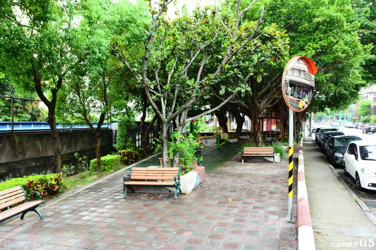 第一代江頭站的位置大約是今日捷運忠義站附近的小公園