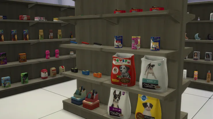 當然也有乾糧。我一直很好奇貓跟狗吃的食物是否一樣？