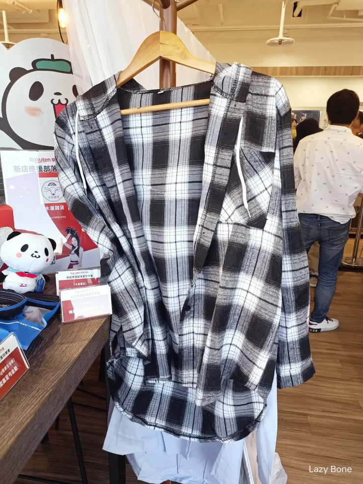 木屋雜貨──中長款連帽外套女春秋薄款大碼開衫外搭格子襯衫長袖上衣