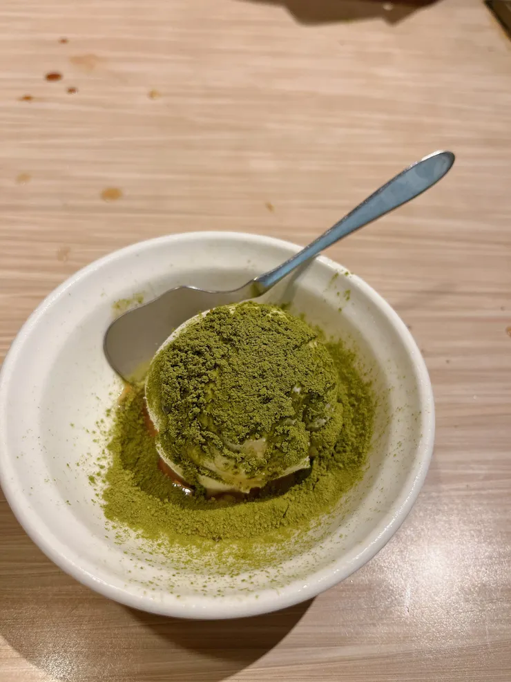 「牛角招牌冰淇淋佐抹茶粉」