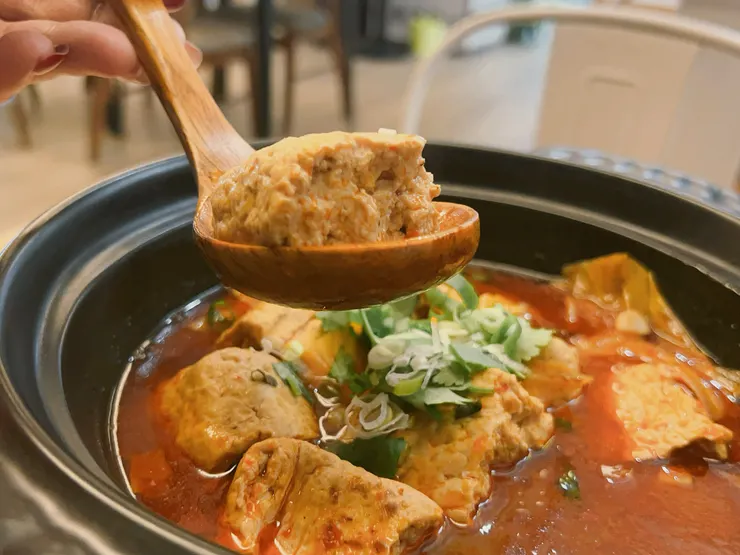 伙串滿酒場必吃臭豆腐