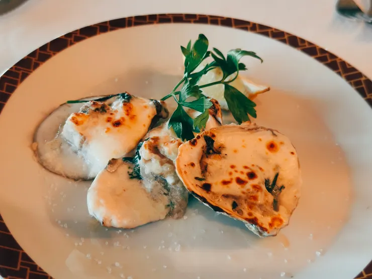 菠菜焗蠔或音譯為洛克菲勒烤生蠔