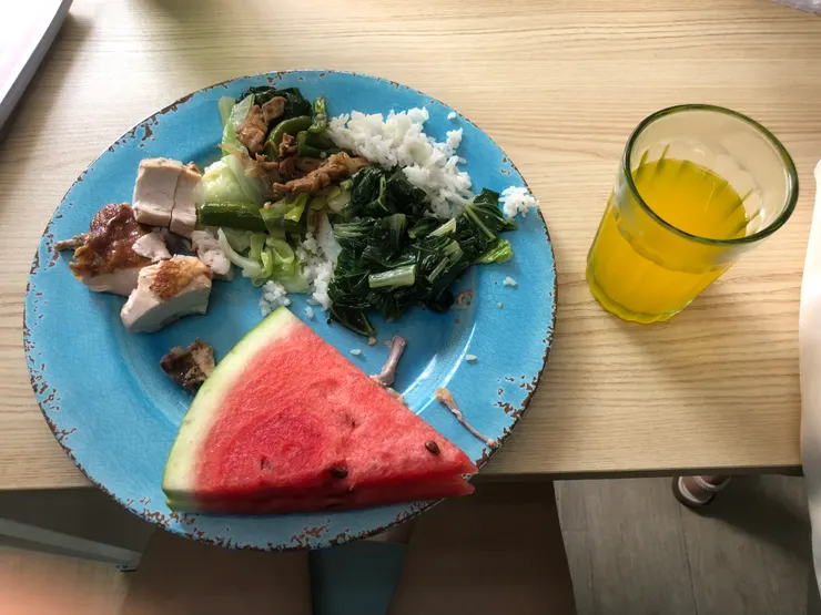 午餐（雖然我真的拍的像噴，但是很好吃的）