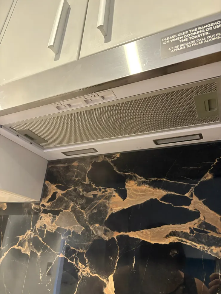 飯店的抽油煙機研究半天還是不知道怎麼用只好打給客服