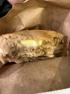 的確，人生已經這麼苦了，還要去遵守戒糖的規則，然後把自己弄得更不開心？何必呢？但每個人的價值觀不同，戒糖本身也可以定義那不是苦，這樣也行吧？如果不是苦，那就不會感到想要逃避；這就像把吃甜食定義為吃下沒營養的食物那樣，就能感到不實用。