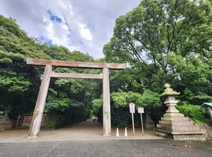 熱田神宮一側出入口