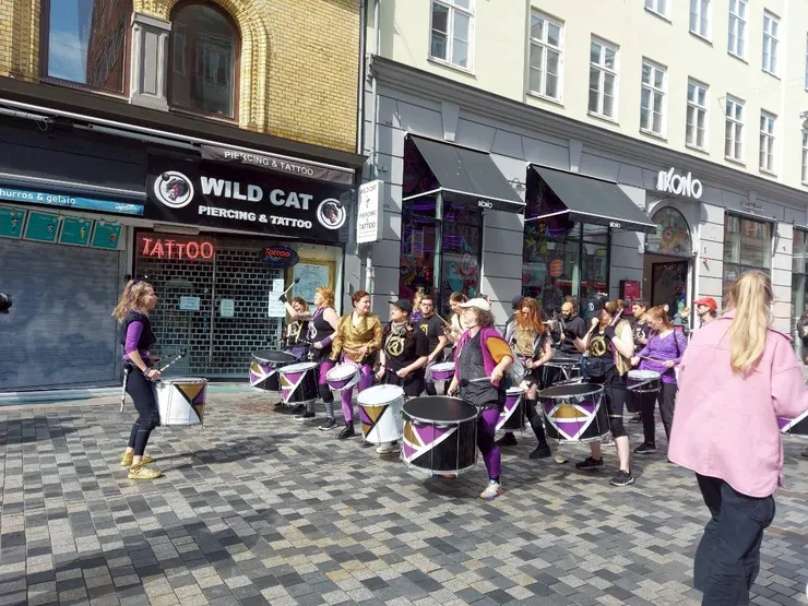 在前往羅森堡城堡的路上巧遇嘉年華會