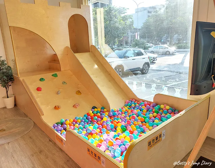 ▲好睡王竹北旗艦店/圖片來源:Betty's Jump Diary