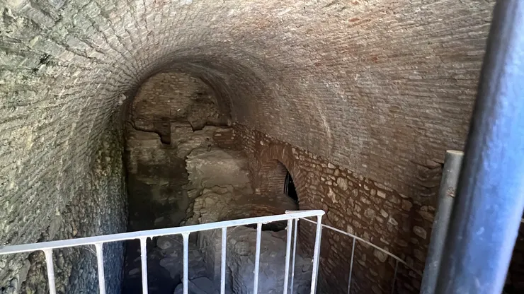 從水道將水送入蓄水池