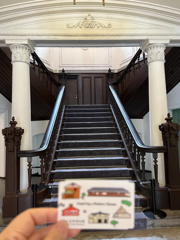 進入園區時第一眼看見的木頭階梯，充滿歷史感！（Coco李玟的 Di Da Di MV就在此拍攝）